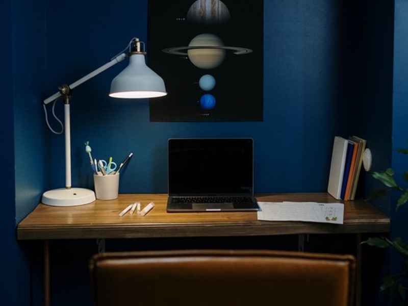 Home-Office-Schreibtischen