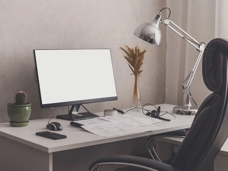 maßgefertigter Schreibtisch fürs Büro