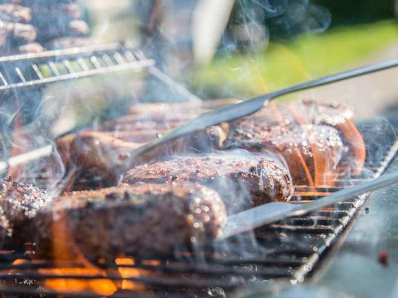 grundlegendste Grillzubehörteile hochwertige Grillzangen